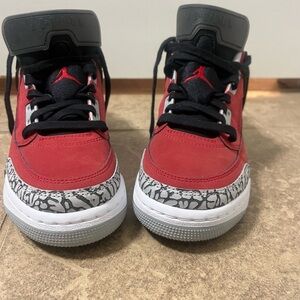 Jordan Kids Sneakers in Red and Black